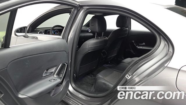 Mercedes-Benz A-Class 2020 — photo 16