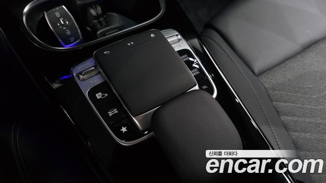 Mercedes-Benz A-Class 2020 — photo 28