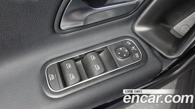 Mercedes-Benz A-Class 2020 — photo 30