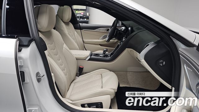 BMW 8-Series 2026 — photo 17