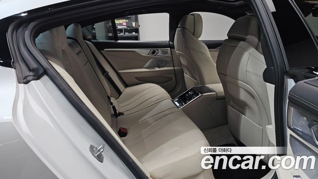 BMW 8-Series 2026 — photo 18