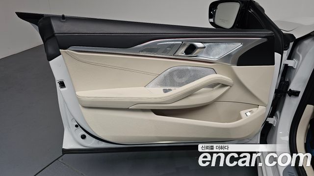 BMW 8-Series 2026 — photo 14