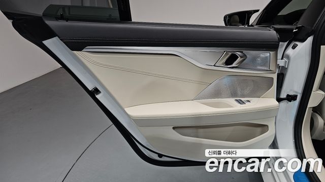 BMW 8-Series 2026 — photo 15