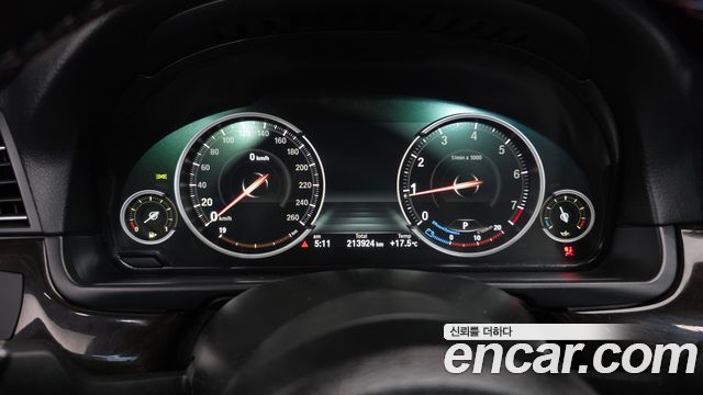 BMW 5-Series 2013 — photo 8