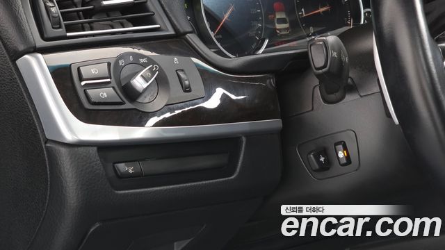 BMW 5-Series 2013 — photo 15