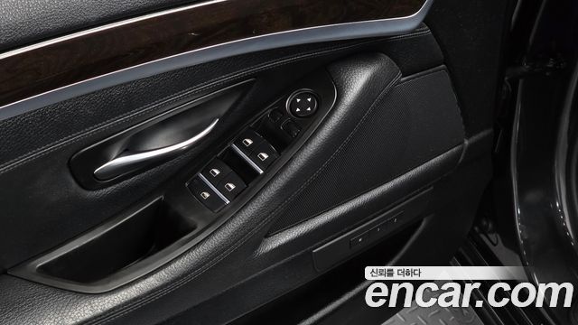 BMW 5-Series 2013 — photo 16
