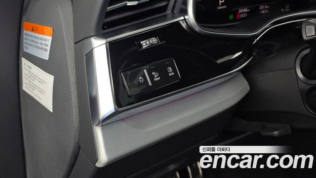 Audi Q7 2022 — photo 28