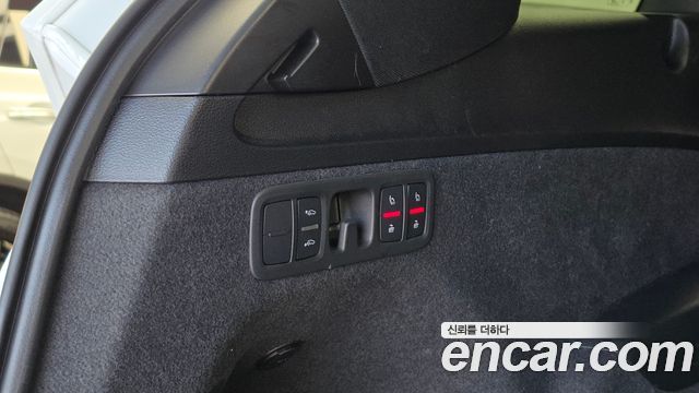 Audi Q7 2022 — photo 36