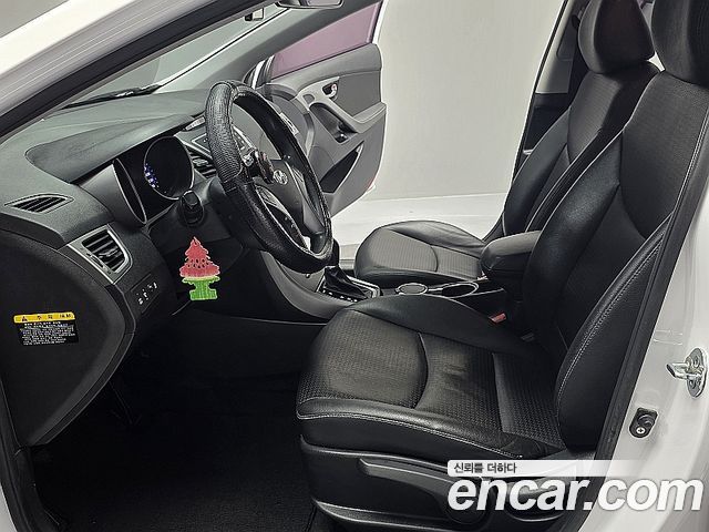 Hyundai AVANTE 2016 — photo 9