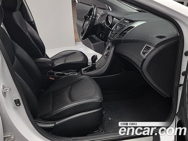 Hyundai AVANTE 2016 — photo 11