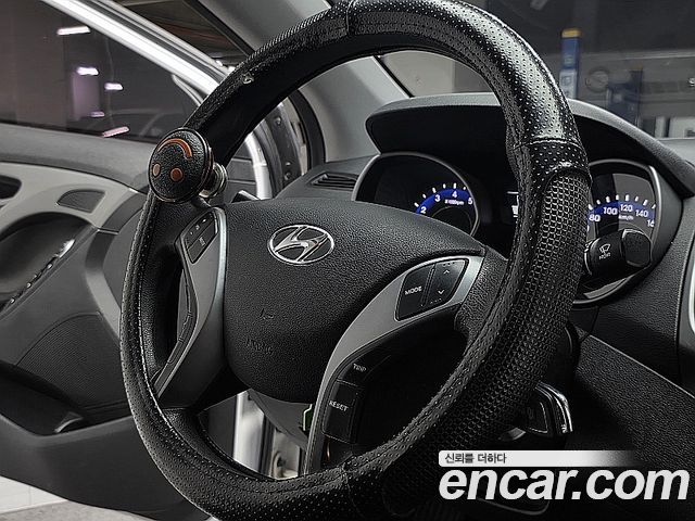 Hyundai AVANTE 2016 — photo 13
