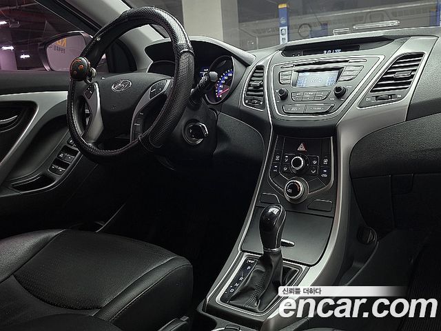 Hyundai AVANTE 2016 — photo 17