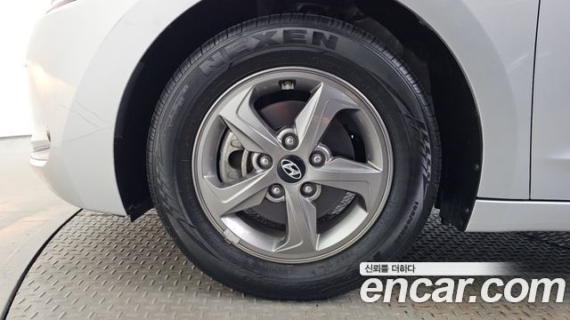 Hyundai AVANTE 2017 — photo 5