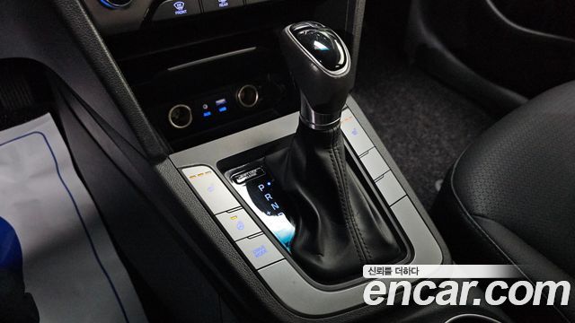 Hyundai AVANTE 2017 — photo 9