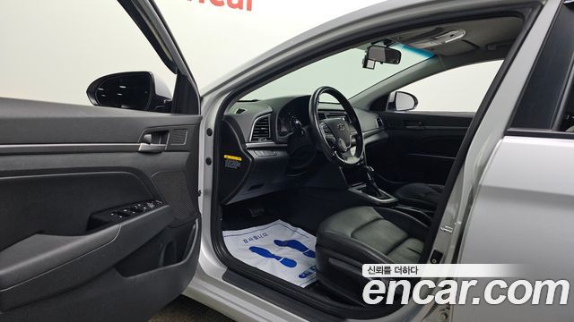 Hyundai AVANTE 2017 — photo 10