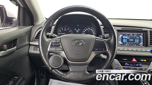 Hyundai AVANTE 2017 — photo 15