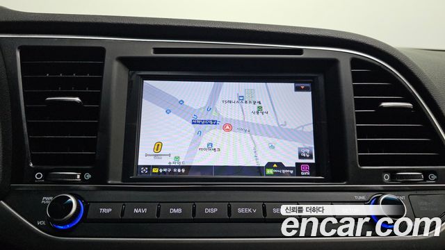 Hyundai AVANTE 2017 — photo 16