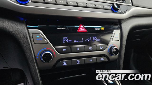 Hyundai AVANTE 2017 — photo 18