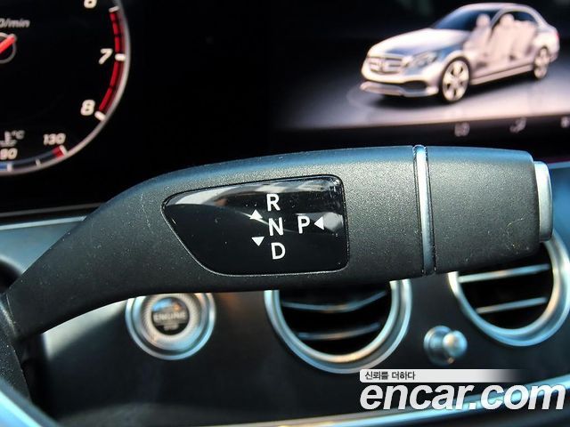 Mercedes-Benz E-Class 2019 — photo 11