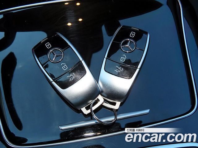 Mercedes-Benz E-Class 2019 — photo 14