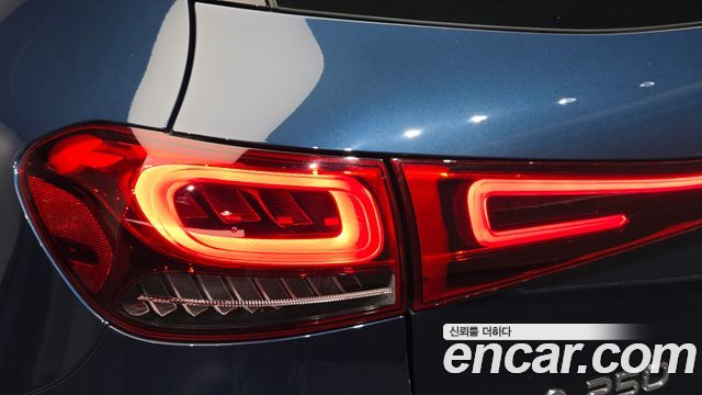 Mercedes-Benz EQA 2022 — photo 9