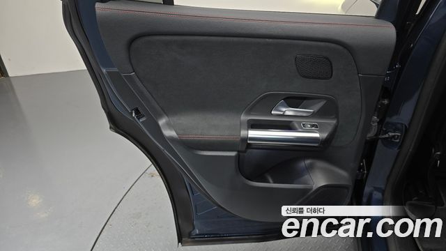 Mercedes-Benz EQA 2022 — photo 15