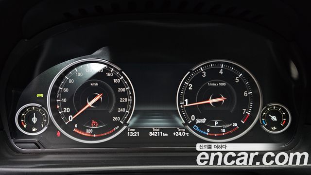 BMW 5-Series 2013 — photo 11