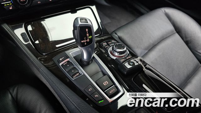 BMW 5-Series 2013 — photo 12