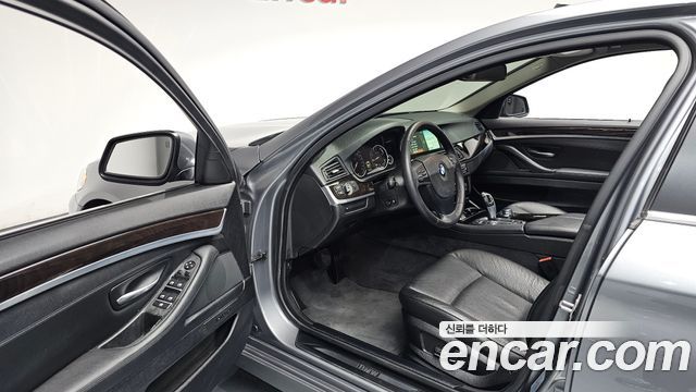 BMW 5-Series 2013 — photo 13