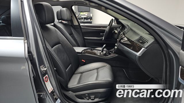 BMW 5-Series 2013 — photo 17