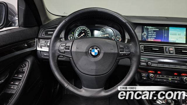 BMW 5-Series 2013 — photo 19