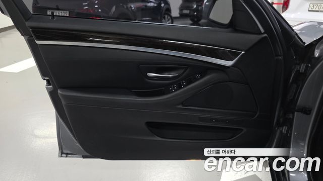 BMW 5-Series 2013 — photo 14