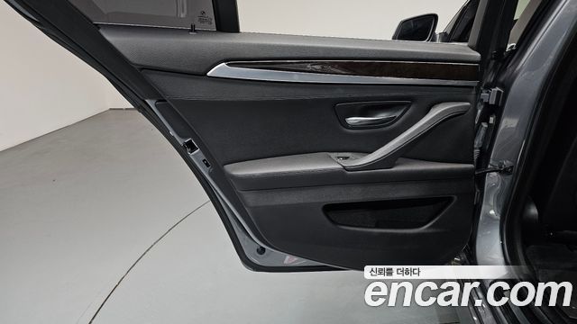 BMW 5-Series 2013 — photo 15