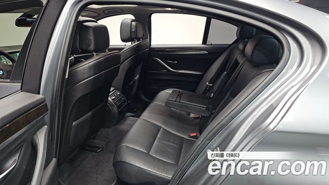 BMW 5-Series 2013 — photo 16