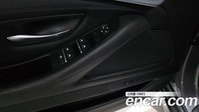 BMW 5-Series 2013 — photo 27