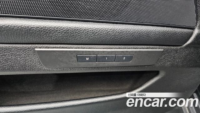 BMW 5-Series 2013 — photo 28