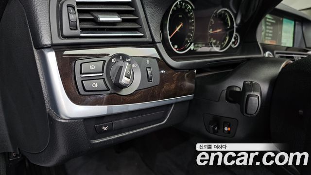 BMW 5-Series 2013 — photo 30