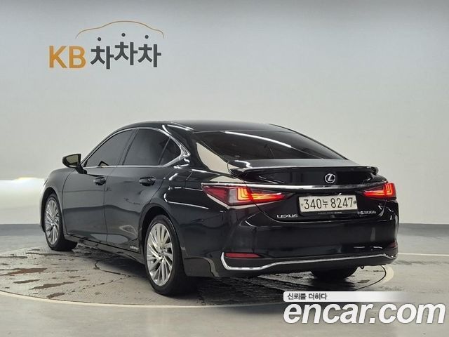 Lexus ES 2020 — photo 2