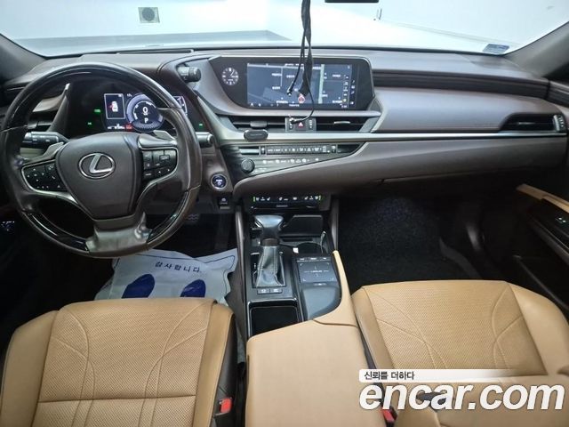 Lexus ES 2020 — photo 7