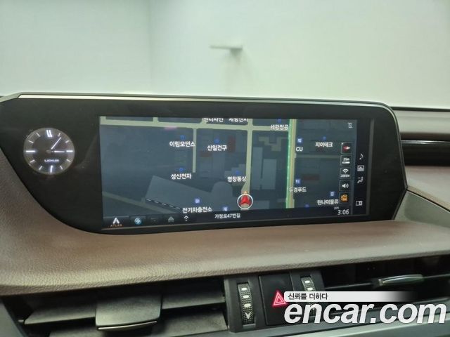 Lexus ES 2020 — photo 14