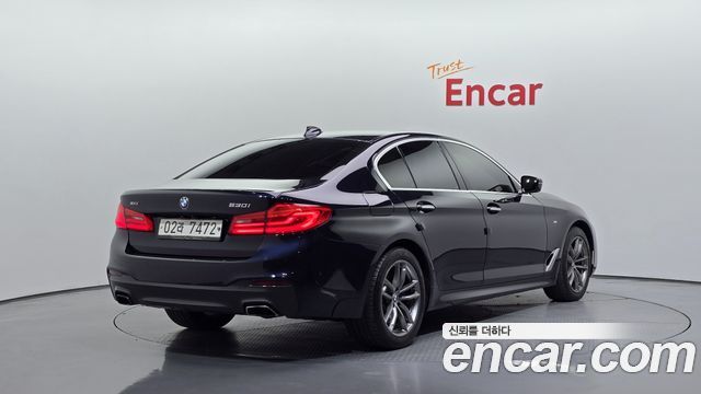 BMW 5-Series 2018 — photo 2