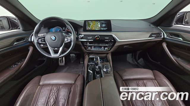 BMW 5-Series 2018 — photo 10