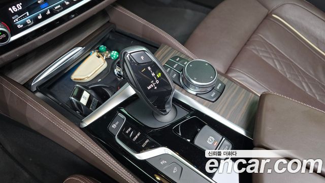 BMW 5-Series 2018 — photo 12