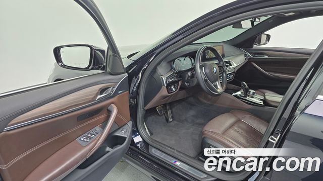 BMW 5-Series 2018 — photo 13