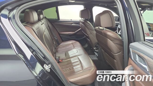 BMW 5-Series 2018 — photo 17