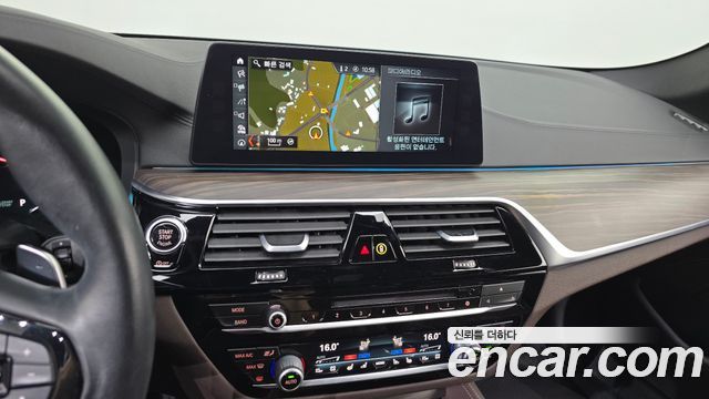 BMW 5-Series 2018 — photo 18
