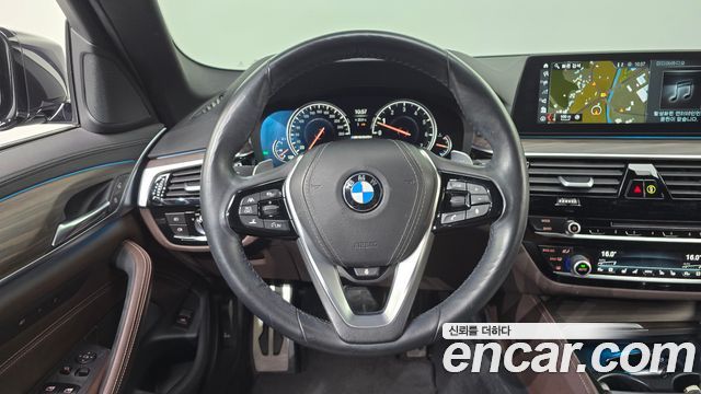BMW 5-Series 2018 — photo 19