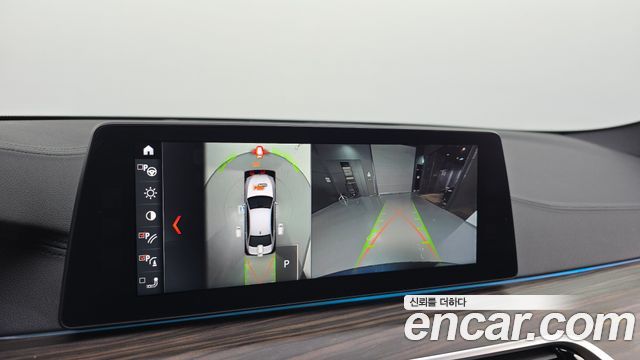 BMW 5-Series 2018 — photo 20