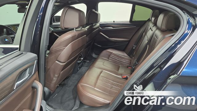 BMW 5-Series 2018 — photo 25