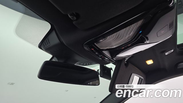 BMW 5-Series 2018 — photo 26